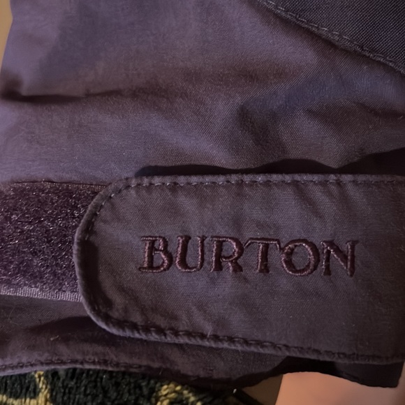 Women’s Burton Snowboard Jacket - Picture 6 of 12